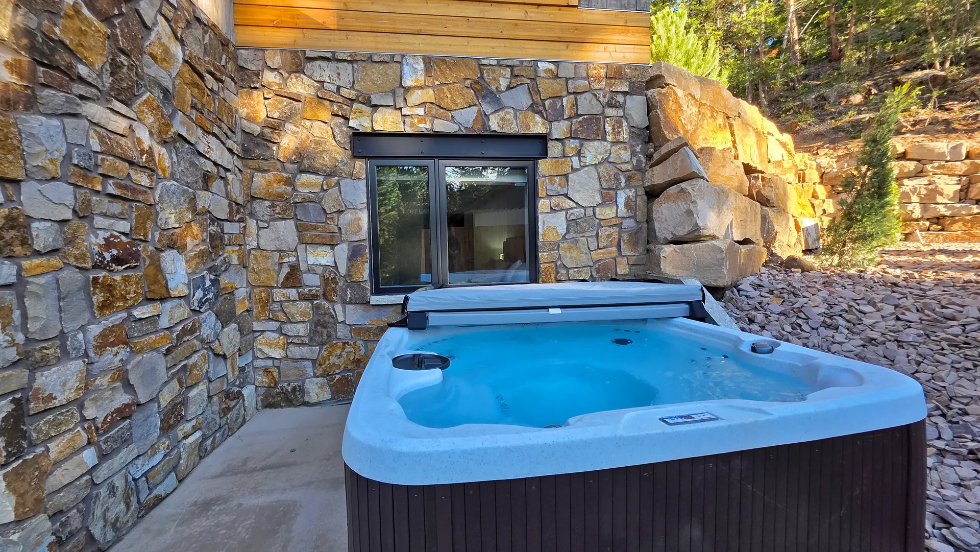 DreamView Grand outdoor hot tub
