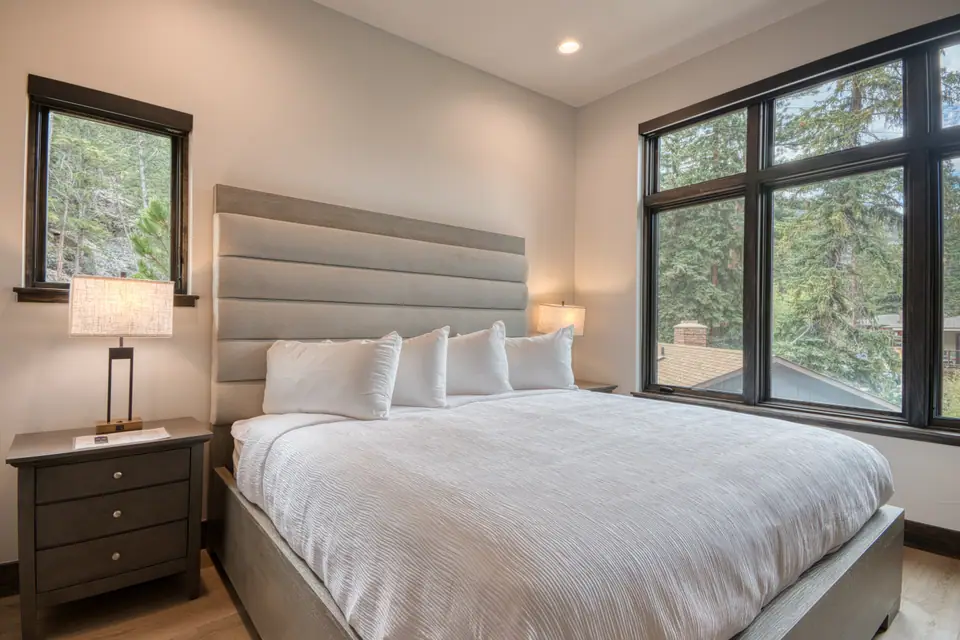 DreamView Grand king bedroom