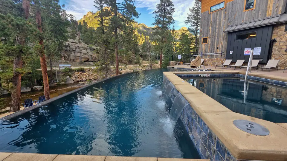 Shared infinity pool overlooking Fall River and the surrounding pines