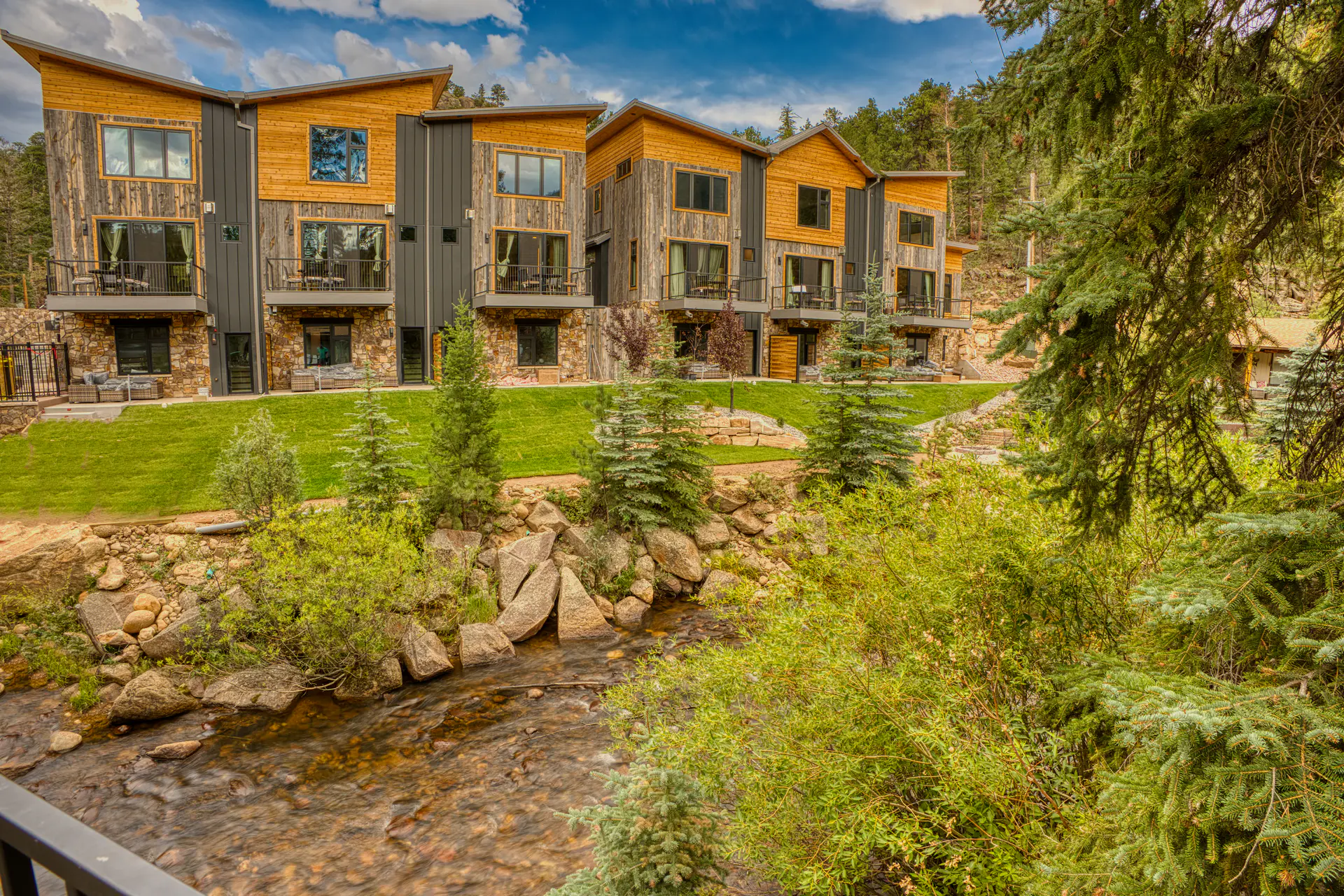 Luxury suites in Estes Park with an infinity pool on Fall River