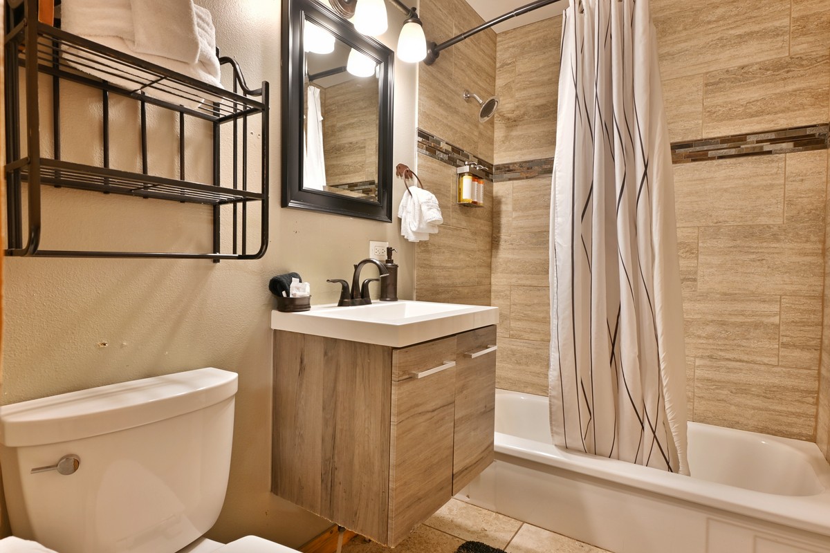 Full bathroom in an Estes Park condo.